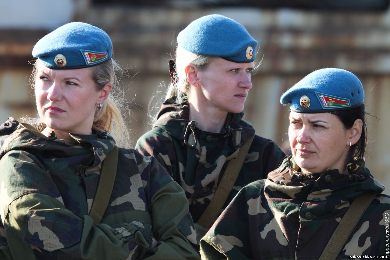 Россия беларусь женщины. Женщины военнослужащие. Женщины военные в Беларуси. Русские женщины военные. Женский спецназ.